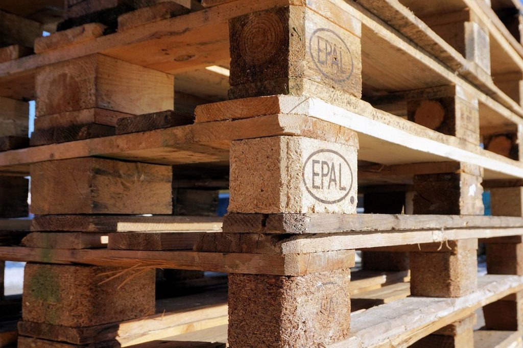 Palletstellingen in detailhandel voor efficiënte opslag en presentatie van producten in winkelruimte